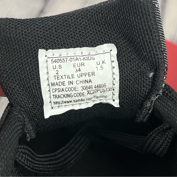 NIB Levi’s Turner Black Chambray Lace-Up Sneakers Sz 2 Youth - Picture 7 of 10